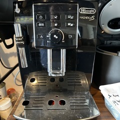 De'Longhi (デロンギ) 全自動コーヒーマシン マグニフィカS ECAM23120BN コーヒーメーカー エスプレッソマシン 全3メニュー カフェジャポーネ搭載 豆から挽きたて 簡単お手入れ フロス調整ミルクフロッサー