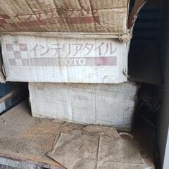 無料タダ 玄関床タイル 未使用 約25枚の画像