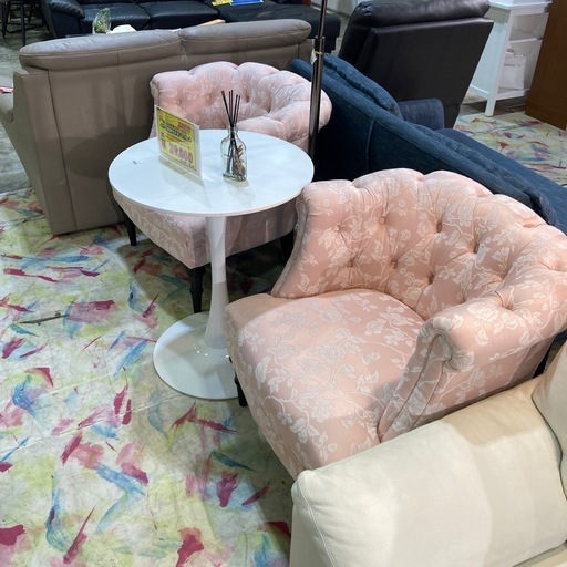 ペアで部屋を彩るソファセット