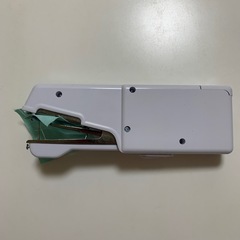 ⭐️お買い得未使用⭐️ハンディミシンコンセント別売り電池でも稼働の画像