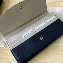 【新品未使用】ILLUMS ネイビー 二つ折り財布の画像