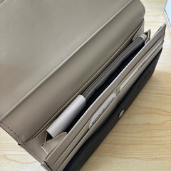 【新品未使用】ILLUMS ネイビー 二つ折り財布の画像