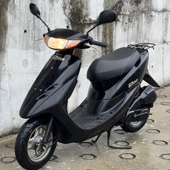 大人気セール‼️驚愕の実走行7100キロ😲安心のバッテリー新品✨️前後タイヤまだまだ山あり🗻嬉しいオイル満タン補充済み🈵オイル交換不要⭕️継ぎ足しだけで🆗2サイクルでパワフルな走り💨AF34 ライブディオ✴の画像
