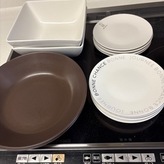 大皿2種類✖️2枚、小皿2種類✖️4枚