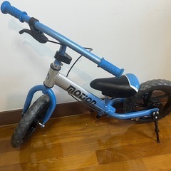 キックバイク　バランスバイク　ストライダー類似品