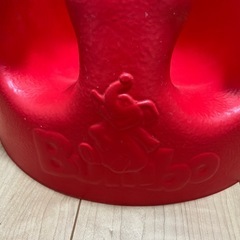 Bumbo、赤の画像
