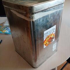 お菓子が入ってた一斗缶の画像