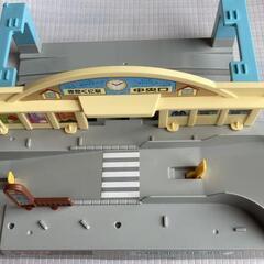 【限定価格】プラレール 連結!E5系「はやぶさ」&トミカ駅前ロータリーセットの画像