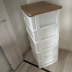プラスチック製チェスト（5段／木目調天板付き）の画像