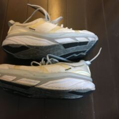 HOKA　ランニングシューズの画像