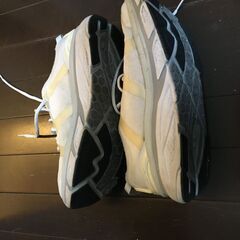 HOKA　ランニングシューズの画像