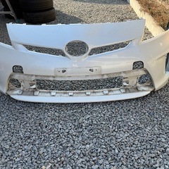 ZVW30プリウス後期　070パールホワイト　フロントバンパー
