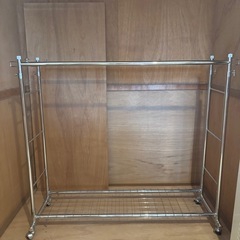 【決定
】スチール製ダブルハンガーラック／高さ調整可／キャスター付き／1000円 の画像
