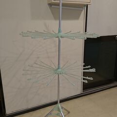 【無料】パラソル型折りたたみ物干しスタンド3段の画像