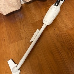 マキタ　コードレス掃除機+充電器セットの画像