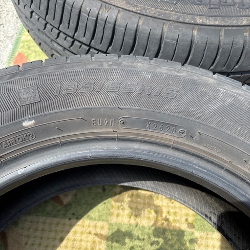 グッドイヤーの195/65 R 15 夏タイヤ4本セットです。