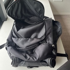 黒の大型リュックサックの画像