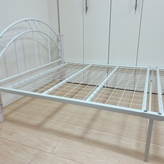 ベットフレームの画像