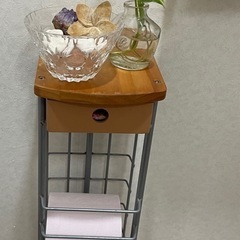 トイレットペーパーラックの画像