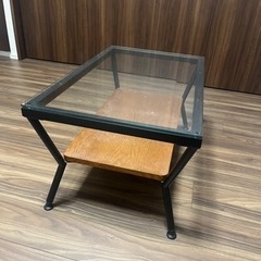 オシャレなガラスローテーブル