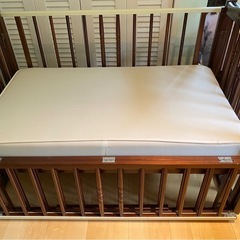 木製ベビーベッドと寝具(近くなら配達可)の画像