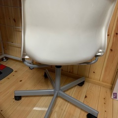【IKEA イケア　白色　無料　回転椅子】の画像