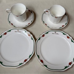 コーヒーカップ2セット　美品　ケーキ皿2セット　マリオヴァレチノ