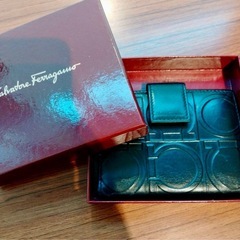 Salvatore Ferragamo ブラック レザー カードケース