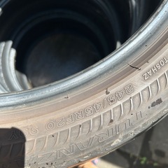 245/45/20 275/40/20タイヤの画像