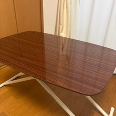 折りたたみテーブルの画像