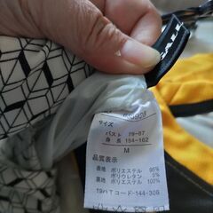 シワにならないポリエステルのワンピースの画像