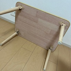 折りたたみテーブルの画像