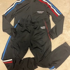 adidasジャージ　上下セット黒キッズ140