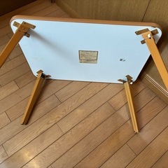 キャンプにも折りたたみテーブルの画像