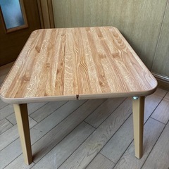 キャンプにも折りたたみテーブルの画像