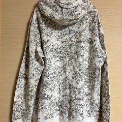白&グレー色　長袖フード付きパーカーの画像