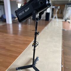 【舞台・イベント照明】強力ピンスポットライト SUNTONE Color Changer＋専用三脚スタンド付／店舗改装・新築建て替えに伴い、装飾品・備品・家具を譲渡いたしますの画像