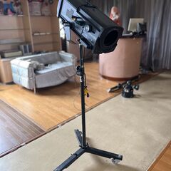 【舞台・イベント照明】強力ピンスポットライト SUNTONE Color Changer＋専用三脚スタンド付／店舗改装・新築建て替えに伴い、装飾品・備品・家具を譲渡いたしますの画像