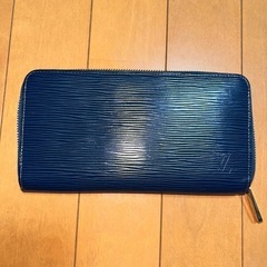 VUITTON財布