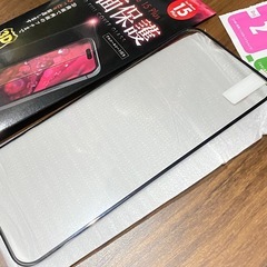 iPhone15Plus 全面保護ガラスシート　DAISOの画像