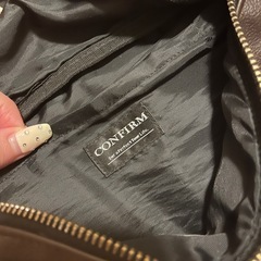 CONFIRM ブラウン レザー ボディバッグの画像