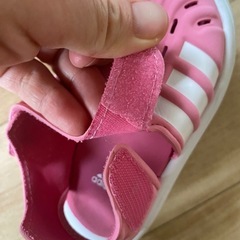 adidas✨人気形✨ピンク色✨ベビーサンダル✨の画像