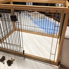 【決まりました】ペットゲージ(90cm×64cm) 底プレートと給水ボトル付きの画像