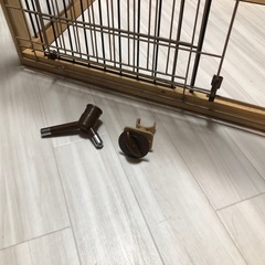 【決まりました】ペットゲージ(90cm×64cm) 底プレートと給水ボトル付きの画像