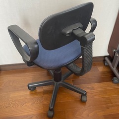 椅子　チェア　背もたれ付き　肘付き回転椅子　事務室　勉強机の画像