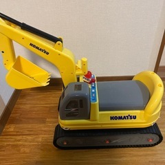 足けり用玩具　ショベルカー　コマツ