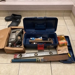 工具箱と工具セットの画像