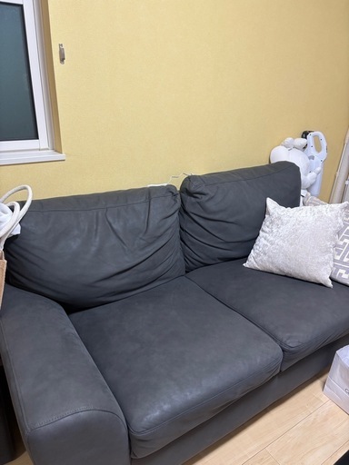 防水ダークグレーソファー｜ゆったり2人掛け・非喫煙・ペットなし！