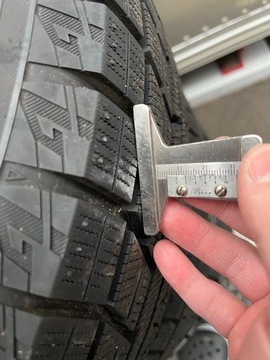 イボ付き！！ヨコハマ スタッドレスタイヤ 195/65R15 2023年製