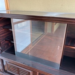 キャビネット　飾り棚の画像